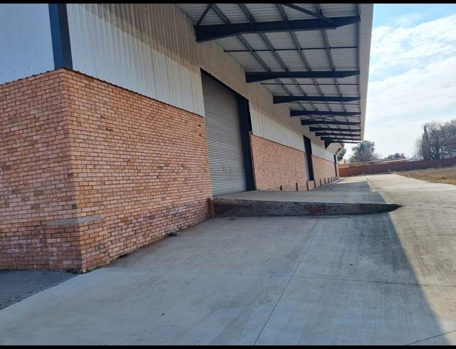 3,000M² WAREHOUSE FOR SALE IN VULCANIA